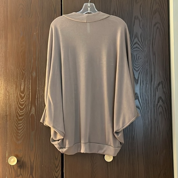 Lyss Loo cocoa colored shrug. All one piece with armholes. Size Large. - Picture 6 of 9